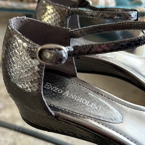 ENZO ANGIOLINI Women’s Metallic gray Snakeskin Sandals size 5.5 - Picture 9 of 17